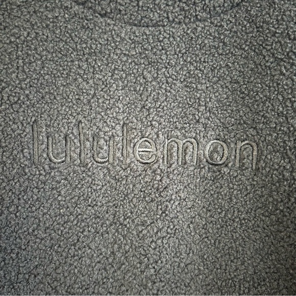 Lululemon Black Textured Fleece Embroidered Logo Cropped Tee/Top Size 4 - Picture 5 of 14
